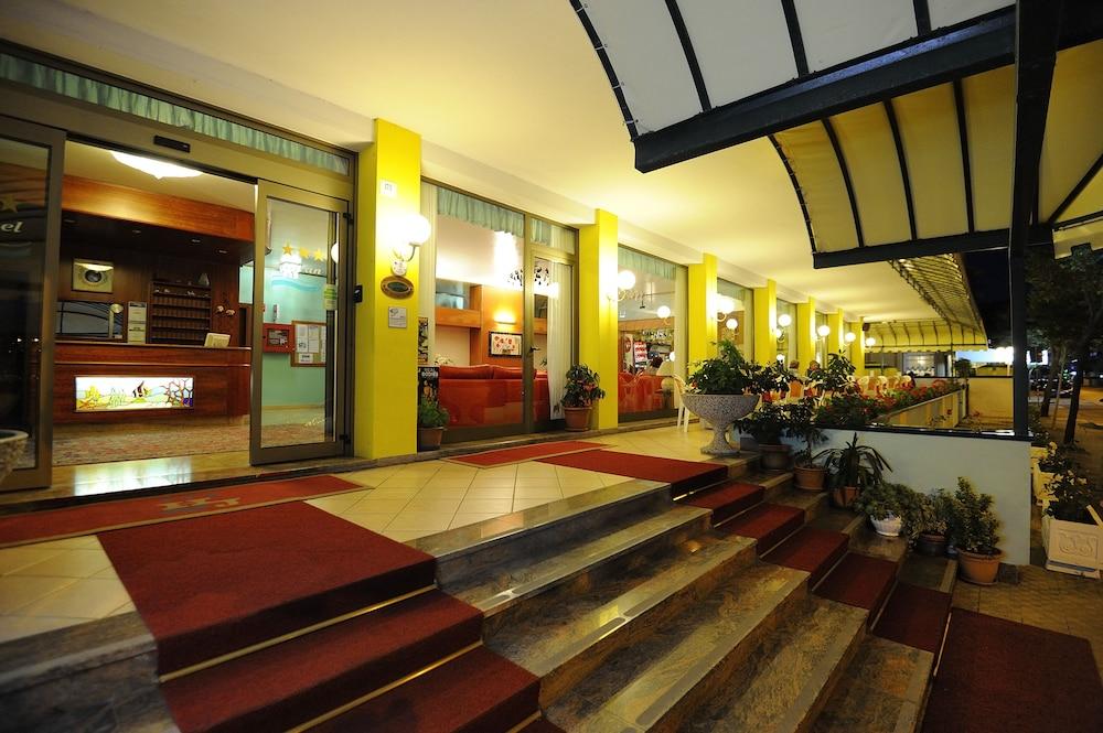 Hotel Jadran Лідо-ді-Єзоло Екстер'єр фото