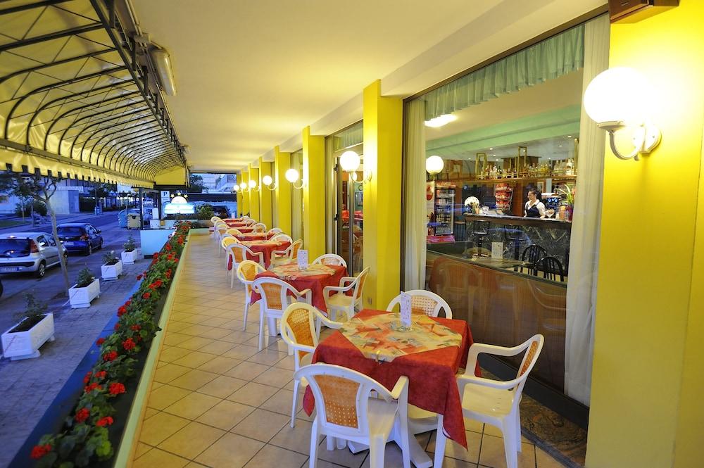 Hotel Jadran Лідо-ді-Єзоло Екстер'єр фото
