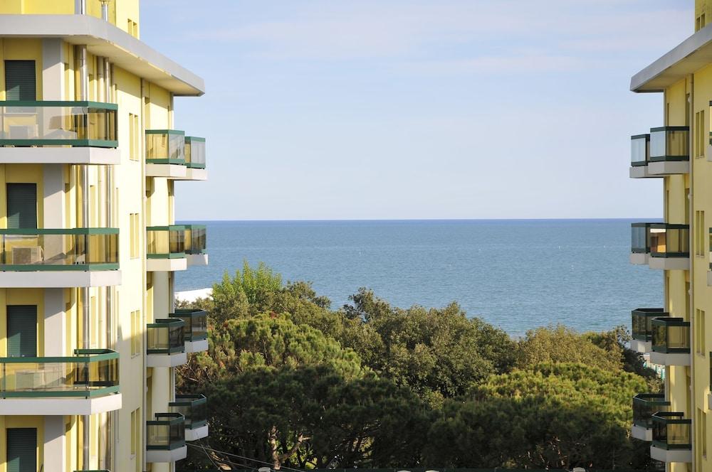 Hotel Jadran Лідо-ді-Єзоло Екстер'єр фото