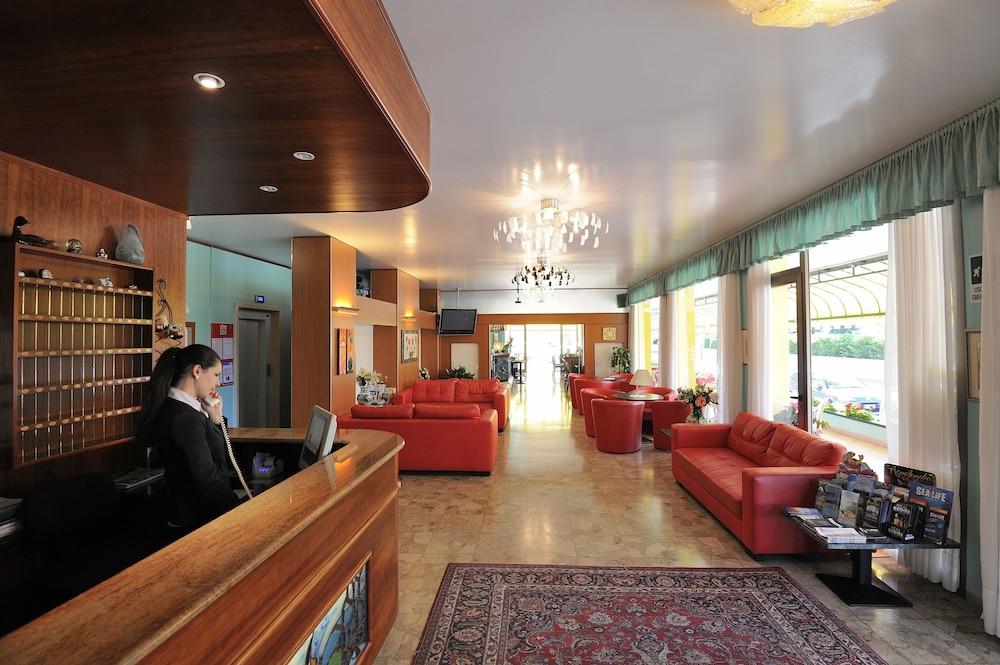 Hotel Jadran Лідо-ді-Єзоло Екстер'єр фото