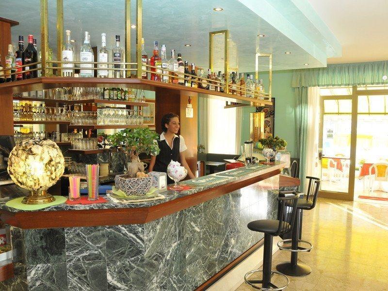 Hotel Jadran Лідо-ді-Єзоло Екстер'єр фото