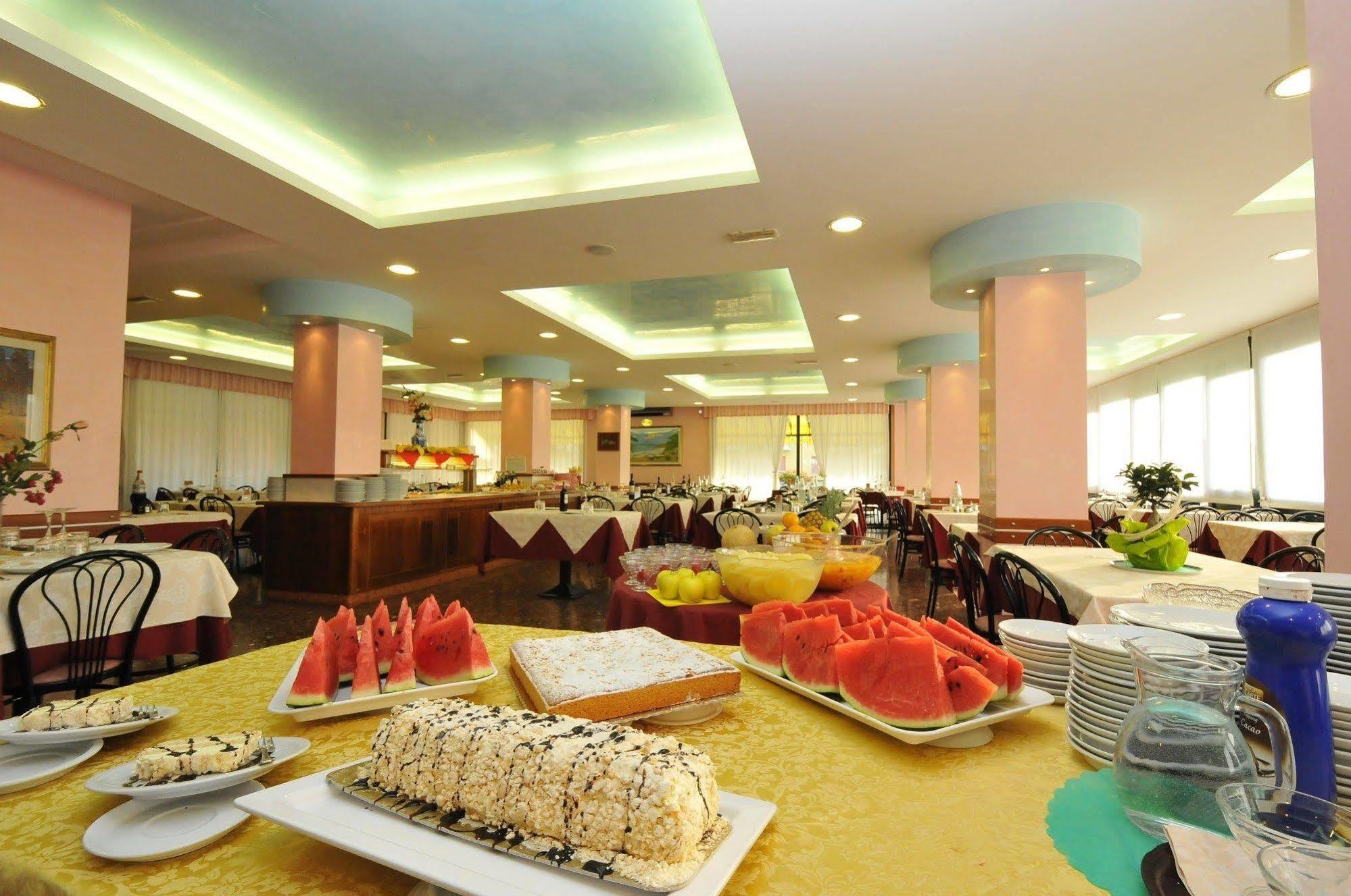 Hotel Jadran Лідо-ді-Єзоло Екстер'єр фото