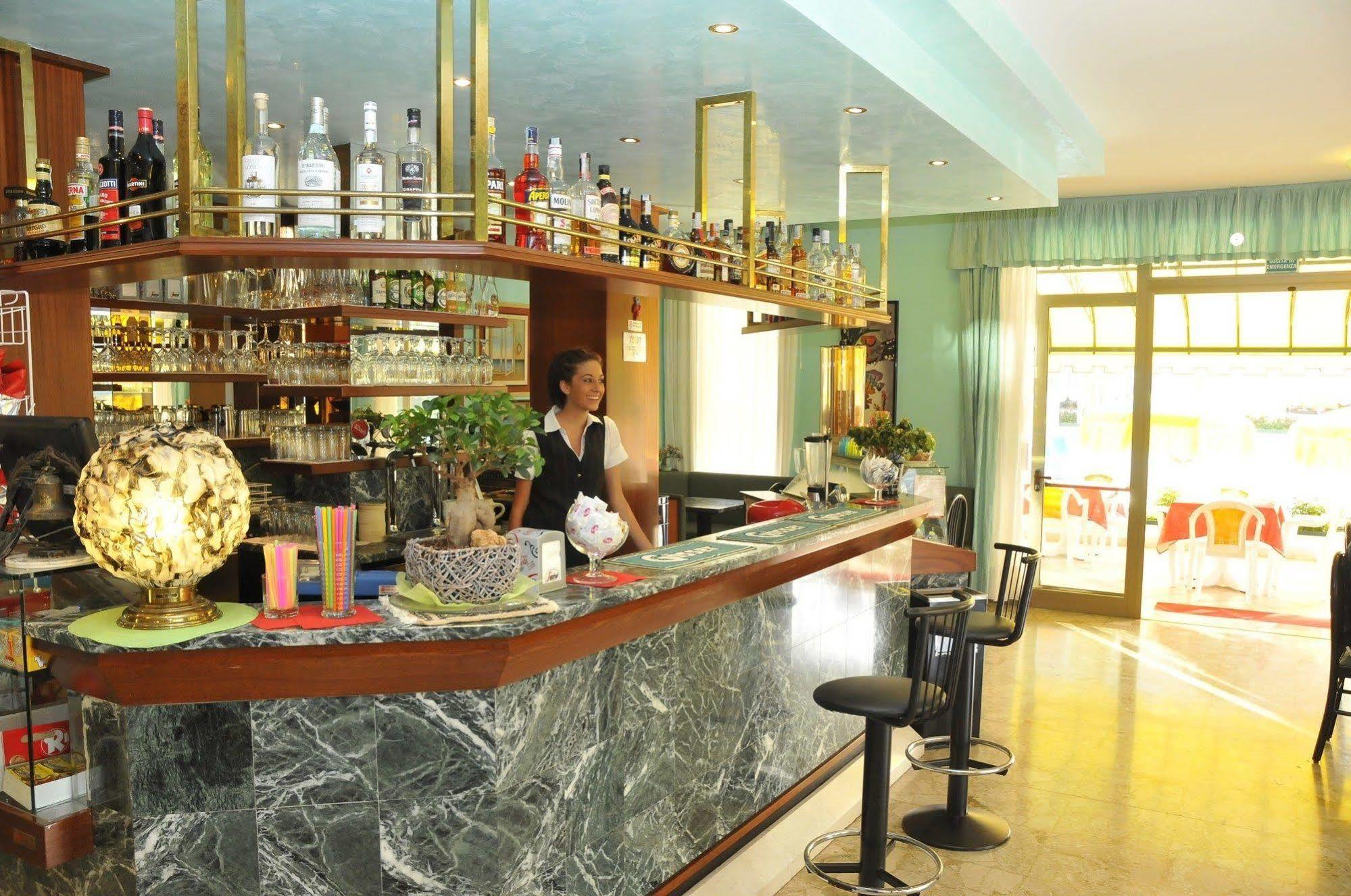 Hotel Jadran Лідо-ді-Єзоло Екстер'єр фото